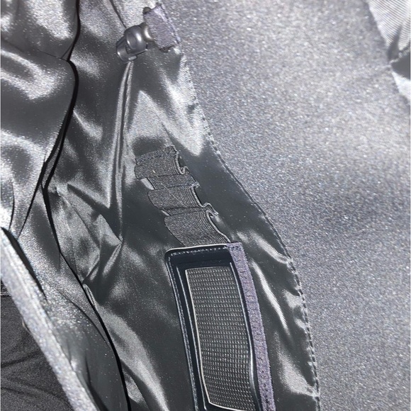 Brand new Targus Neoprene Laptop bag - Picture 3 of 4